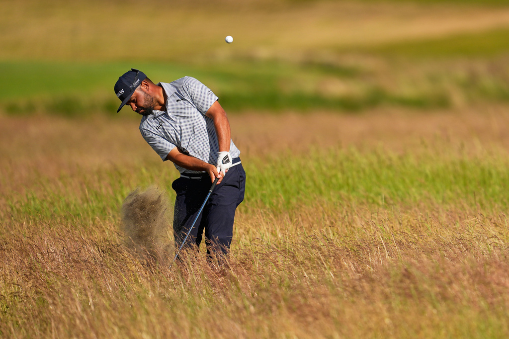 J.J. Spaun hits from the tall fescue on the first hole during the second round of the U.S. Open golf tournament at Shinnecock Hills Golf Club in Southampton, N.Y., Friday, June 19, 2026.(AP Photo/George Walker IV)