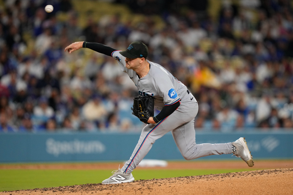 Miami Marlins starting pitcher Janson Junk throws to the plate during the third inning of a baseball game against the Los Angeles Dodgers, Tuesday, April 28, 2026, in Los Angeles. (AP Photo/Mark J. Terrill)