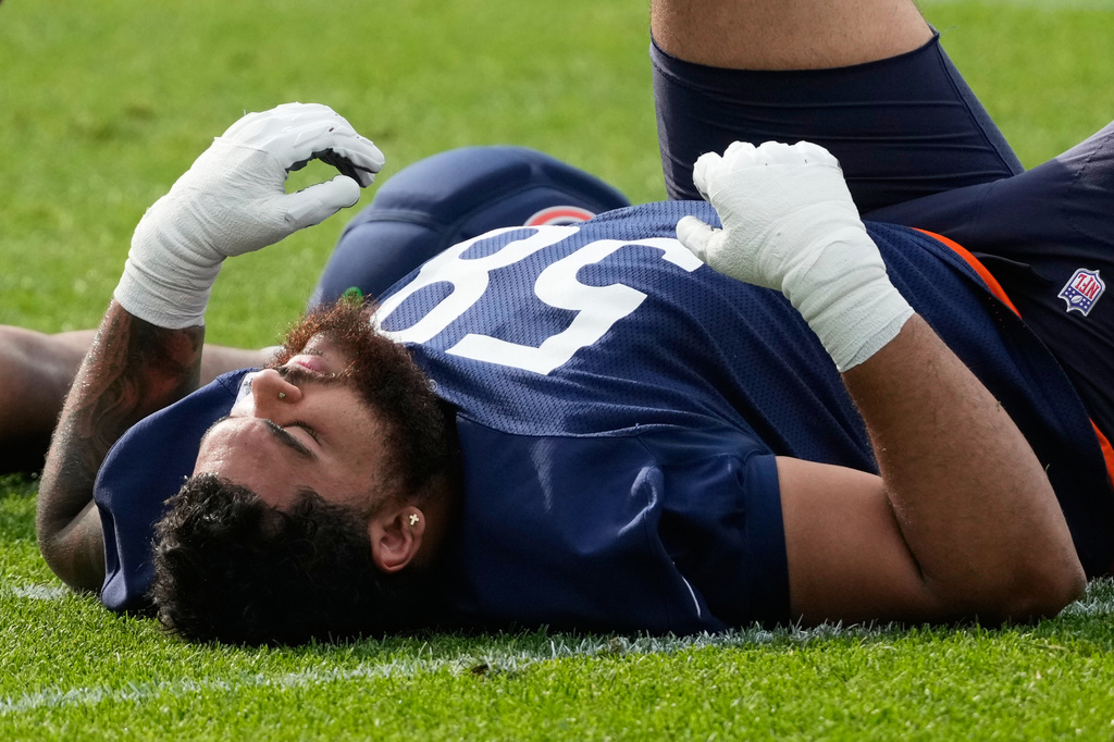 Chicago Bears offensive line Darnell Wright warms up during practice at the team's NFL football training camp, Friday, July 31, 2026, in Lake Forest, Ill. (AP Photo/Nam Y. Huh)