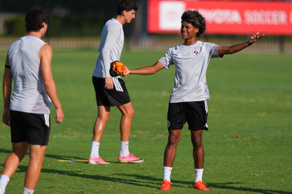 Benji Flowers gestures during a FC Dallas Academy soccer training session in Frisco, Texas, Friday, Aug. 14, 2026. (AP Photo/LM Otero)