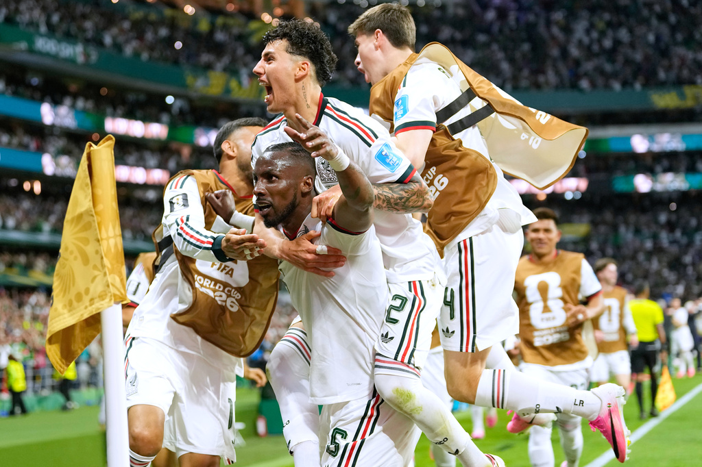 Mexico's Julian Quinones celebrates scoring his side's second goal against Czechia during a World Cup Group A soccer match in Mexico City, Wednesday, June 24, 2026. (AP Photo/Silvia Izquierdo)