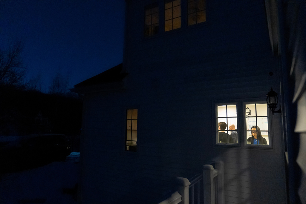 Ruth Wilson, who has lupus, prepares dinner with her family at their home, Sunday, Jan. 12, 2025, in Littleton, Mass. (AP Photo/David Goldman)