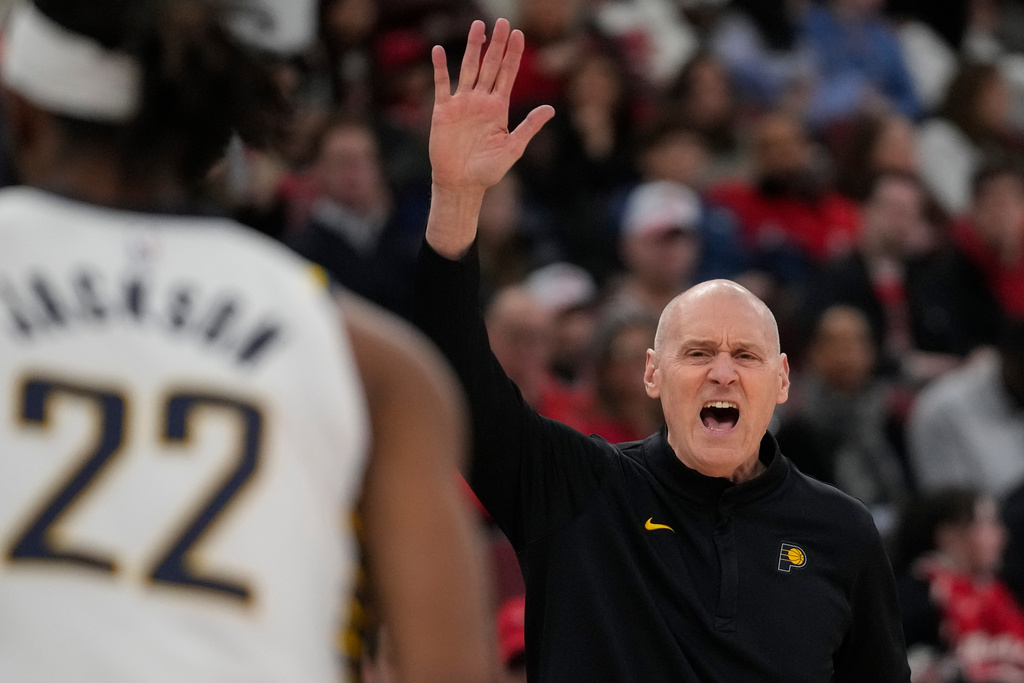 Indiana Pacers head coach Rick Carlisle yells to his team during the first half of an NBA basketball game against the Chicago Bulls, Friday, Dec. 5, 2025, in Chicago. (AP Photo/Erin Hooley)