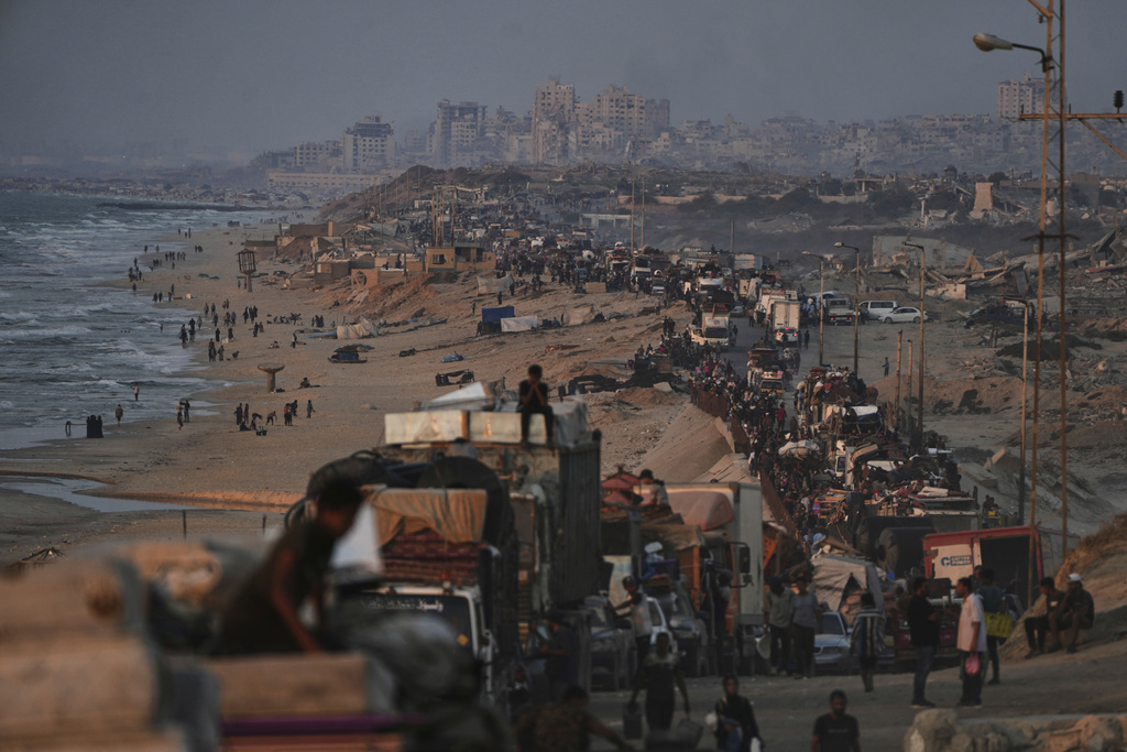 Displaced Palestinians flee Gaza City by foot and vehicles, carrying their belongings along the coastal road toward southern Gaza, Thursday, Sept. 18, 2025. (AP Photo/Abdel Kareem Hana)