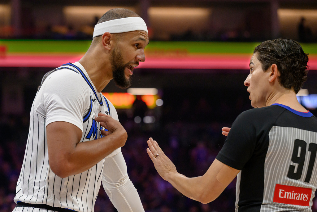 Orlando Magic guard Jalen Suggs, left, argues with referee Che Flores, right, during the first half of an NBA basketball game against the Sacramento Kings in Sacramento, Calif., Thursday, Feb. 19, 2026. (AP Photo/Randall Benton)