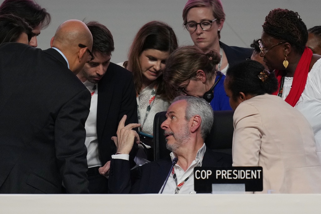 André Corrêa do Lago, COP30 president, center, and Simon Stiell, United Nations climate chief, front left, speak with staff during a plenary session at the COP30 U.N. Climate Summit, Saturday, Nov. 22, 2025, in Belem, Brazil. (AP Photo/Andre Penner)