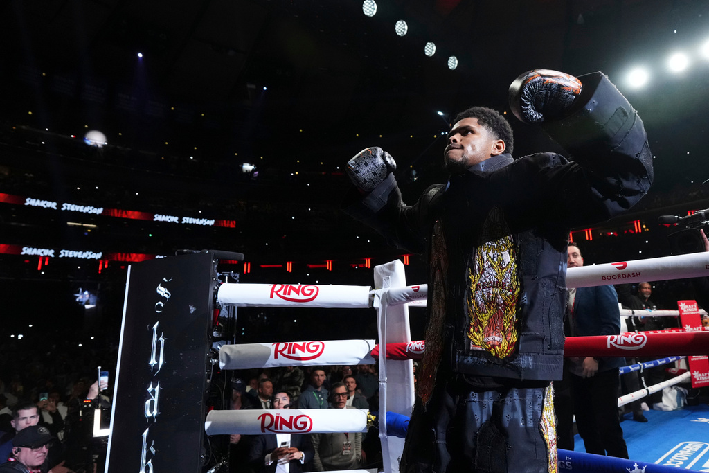 CORRECTS THE NAME TO SHAKUR, NOT SHADUR - Shakur Stevenson gestures before a super lightweight title boxing match against Teofimo Lopez Sunday, Feb. 1, 2026, in New York. (AP Photo/Frank Franklin II)