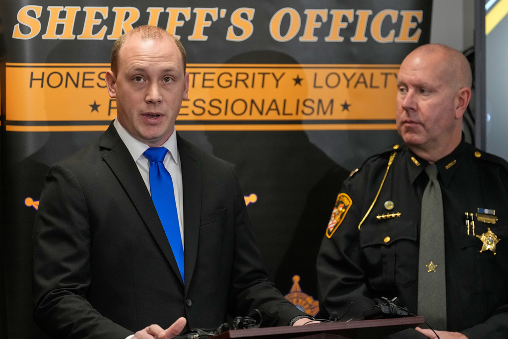 Medina County Sheriff's Detective Rodney Rees, left, and Captain Eric Bars, right, speak during a news conference concerning arrests in connection with the Nov. 16 burglary at the home of Cleveland Browns quarterback Shedeur Sanders, Thursday, Jan. 8, 2026, in Medina, Ohio. (AP Photo/Sue Ogrocki)