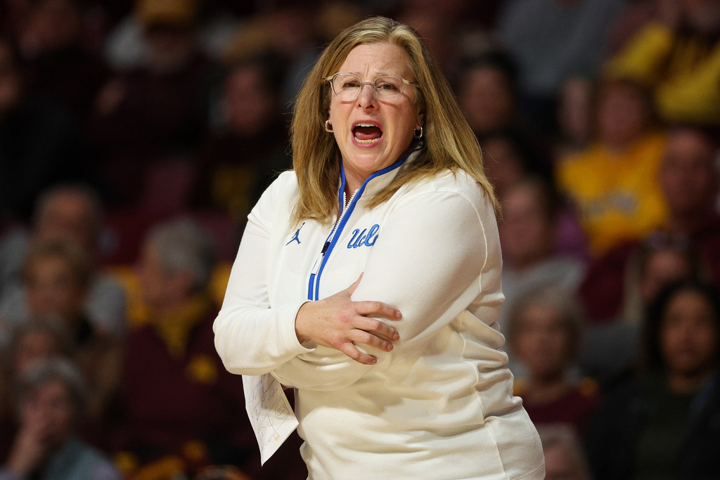 UCLA Bruins head coach Cori Close reacts during the second half of an NCAA college basketball game against the Minnesota Golden Gophers, Wednesday, Jan. 14, 2026, in Minneapolis. (AP Photo/Matt Krohn)
