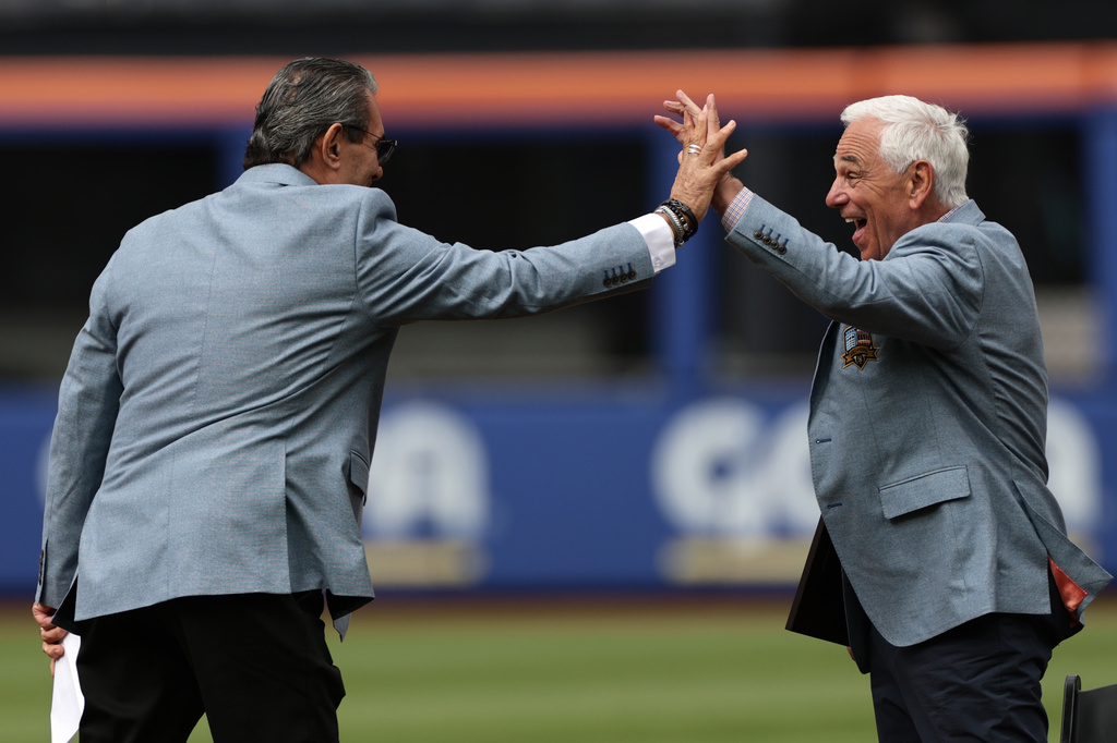 Lee Mazzilli, left, and Bobby Valentine high-five during an induction ceremony into the New York Mets hall of fame before a baseball game against the Miami Marlins, Saturday, May 30, 2026, in New York. (AP Photo/Adam Hunger)