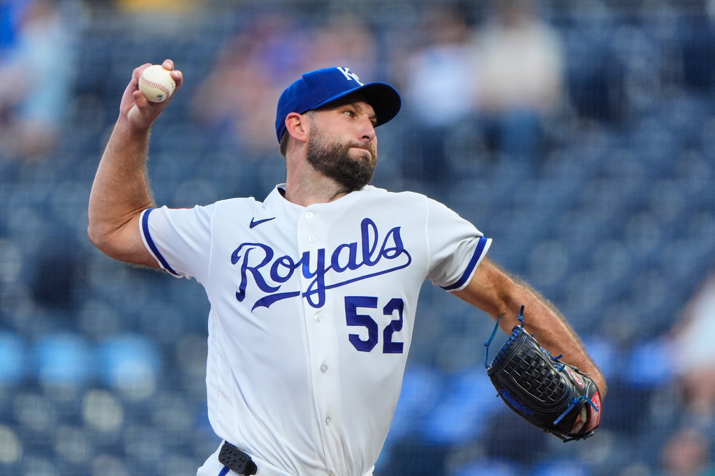 Kansas City Royals starting pitcher Michael Wacha throws during the first inning of a baseball game against the Arizona Diamondbacks, Tuesday, Sept. 8, 2026, in Kansas City, Mo. (AP Photo/Charlie Riedel)