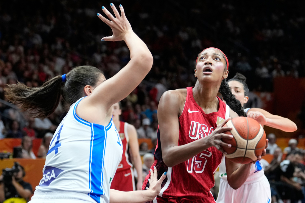 Italy's Sara Madera guards Angel Reese, of the United States, during the Women's Basketball World Cup match between the United States and Italy in Berlin, Sunday, Sept. 6, 2026. (AP Photo/Ebrahim Noroozi)
