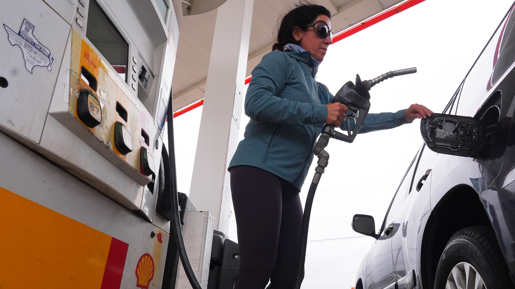 A driver begins to pump gas at a filling station in Fort Worth, Texas, Tuesday, April 14, 2026. (AP Photo/LM Otero)