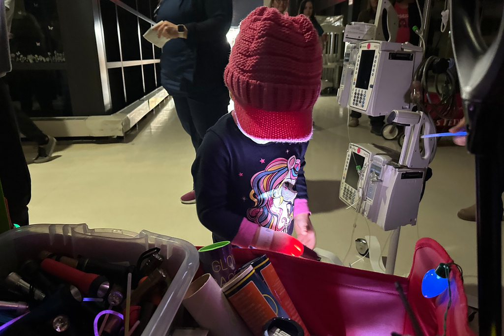 Zoe Hostetterpicks out a flashlight in the pediatric wing of Corewell Health Children's ahead of a Moonbeams for Sweet Dreams event Wednesday, Dec. 10, 2025, in Royal Oak, Mich. (AP Photo/Mike Householder)