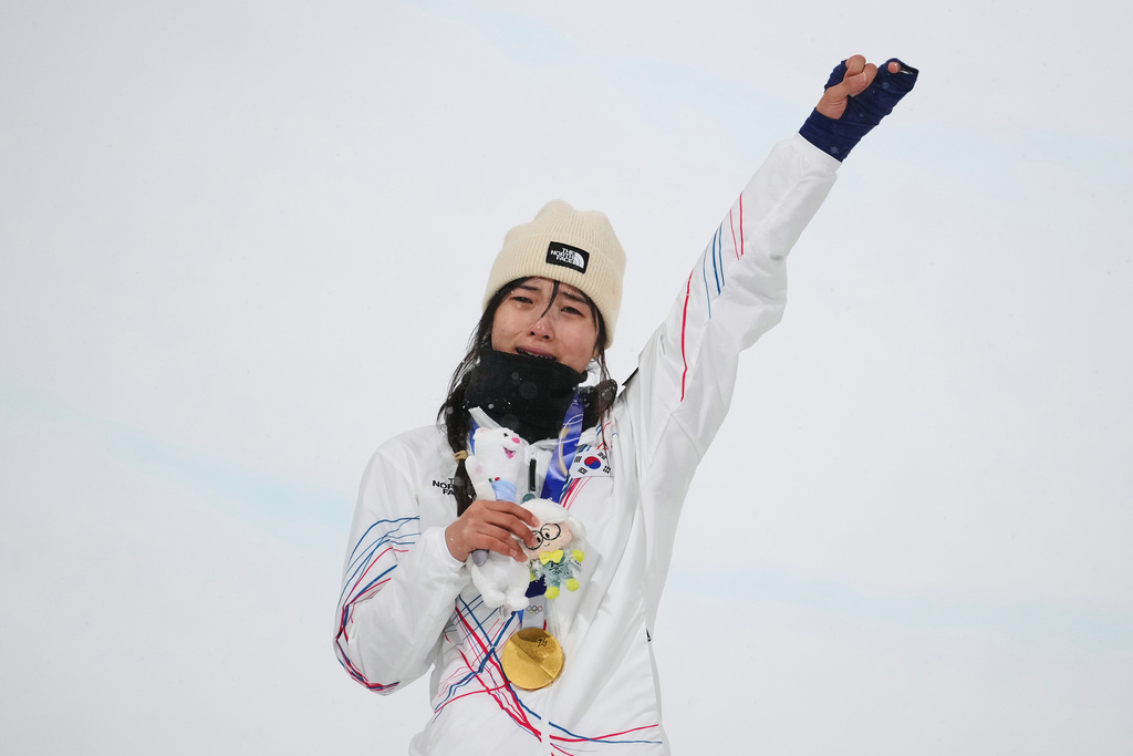 Gold medalist South Korea's Choi Ga-on reacts after winning the women's snowboarding halfpipe finals at the 2026 Winter Olympics, in Livigno, Italy, Thursday, Feb. 12, 2026. (AP Photo/Lindsey Wasson)