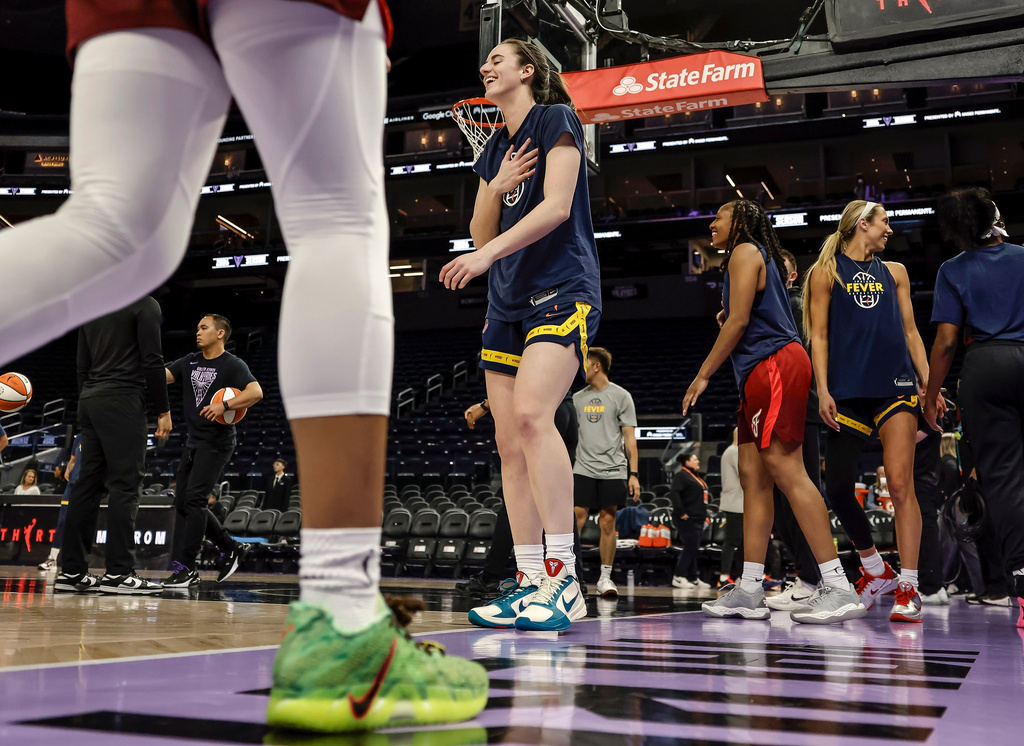 Caitlin Clark of Indiana Fever warms up before the Golden State Valkyries played the Indiana Fever at Chase Center in San Francisco on Thursday, May 28, 2026.(Carlos Avila Gonzalez/San Francisco Chronicle via AP)
