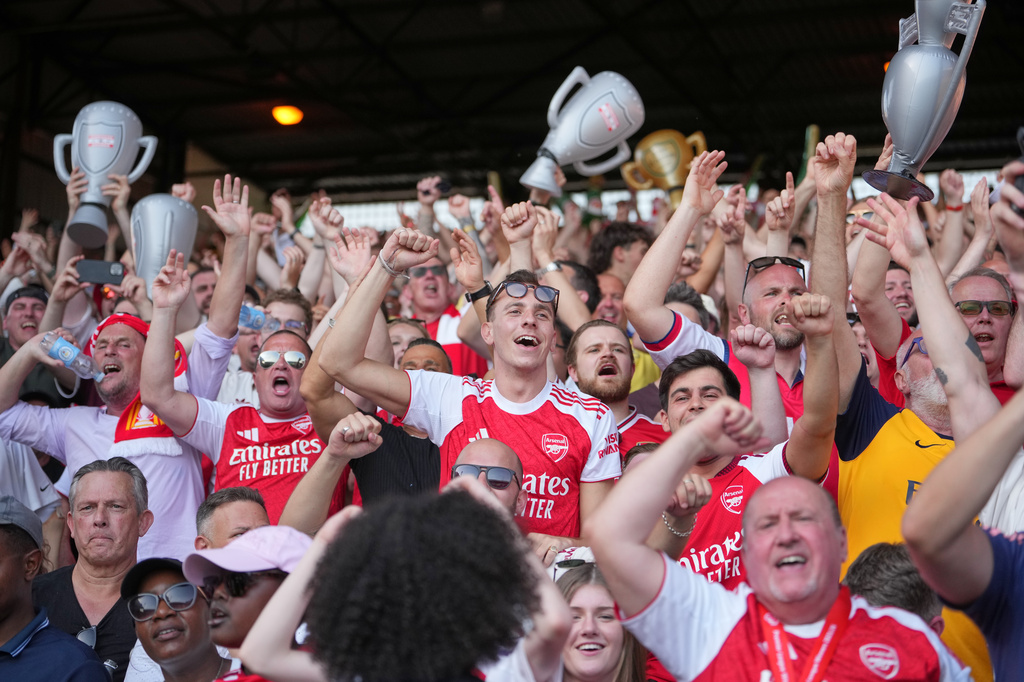 Arsenal supporters celebrate after the English Premier League soccer match between Crystal Palace and Arsenal in London, England, Sunday, May 24, 2026. (AP Photo/Kin Cheung)