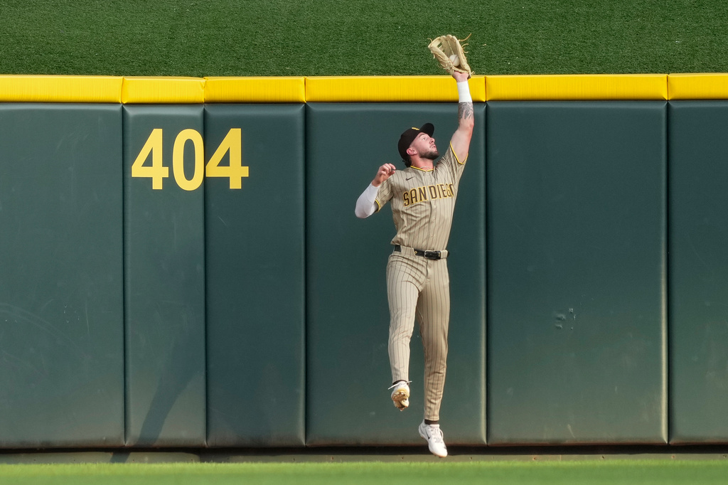 San Diego Padres center fielder Jackson Merrill catches a fly ball hit by Cincinnati Reds' Elly De La Cruz during the first inning of a baseball game, in Cincinnati, Monday, Aug. 31, 2026. (AP Photo/Carolyn Kaster)