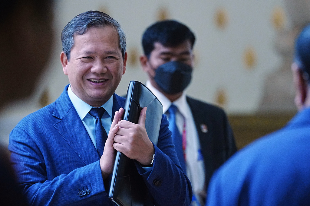 FILE - Cambodian Prime Minister Hun Manet, left, greets lawmakers as he arrives at the session on the draft law on amending the law on nationality at the National Assembly in Phnom Penh Cambodia, Monday, Aug. 25, 2025. (AP Photo/Heng Sinith, File)