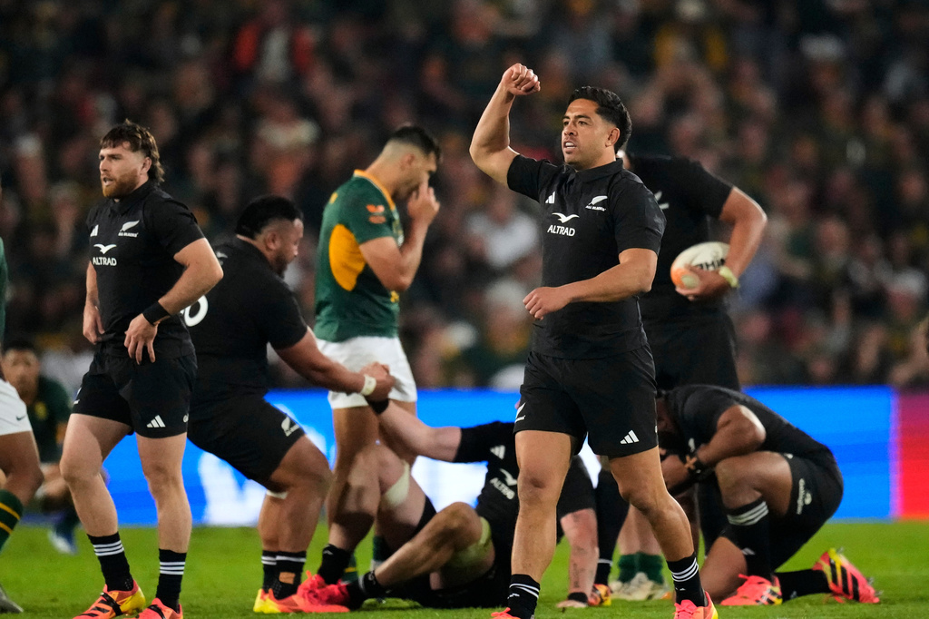 New Zealand's players celebrate following a Test rugby match between South Africa and New Zealand, in Johannesburg, South Africa, Saturday, Aug. 22, 2026. (AP Photo/Themba Hadebe)