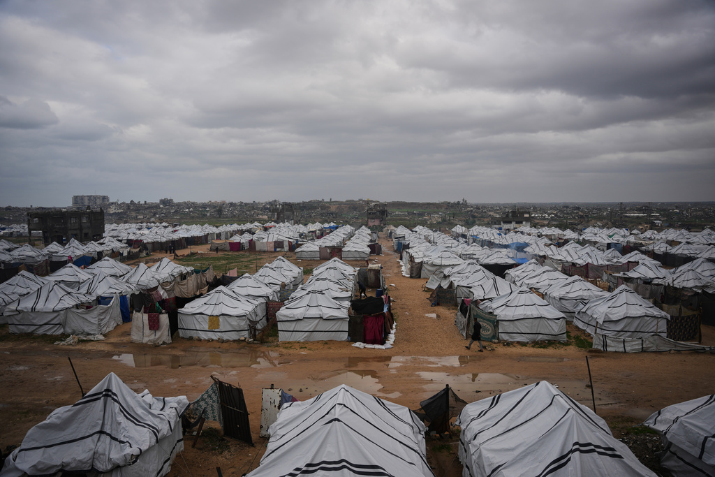 A makeshift tent camp for displaced Palestinians stretches across Nuseirat, central Gaza Strip, Friday, Jan. 2, 2026. (AP Photo/Abdel Kareem Hana)