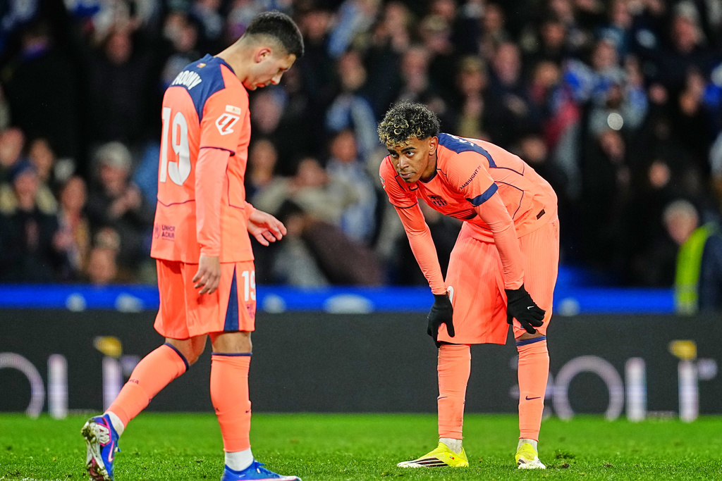 Barcelona's Roony Bardghji, left, and Barcelona's Lamine Yamal react during the Spanish La Liga soccer match between Real Sociedad and Barcelona in San Sebastian, Spain, Sunday, Jan. 18, 2026. (AP Photo/Miguel Oses)