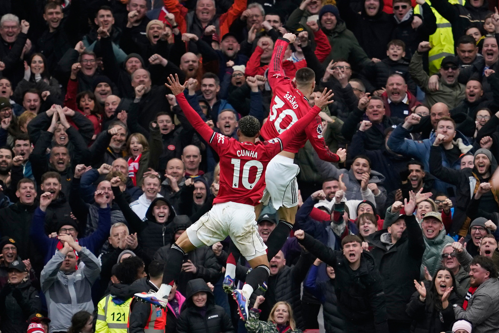 Manchester United's Benjamin Sesko and Matheus Cunha celebrate after a goal during the Premiier League soccer match between Manchester United and Aston Villa in Manchester, England, Sunday, March 15, 2026. (AP Photo/Dave Thompson)
