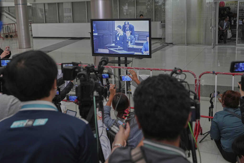Journalists watch Thailand's suspended Prime Minister Paetongtarn Shinawatra's appearance at the Constitutional Court on CCTV in Bangkok, Thailand, Thursday, Aug. 21, 2025. (AP Photo/Sakchai Lalit)