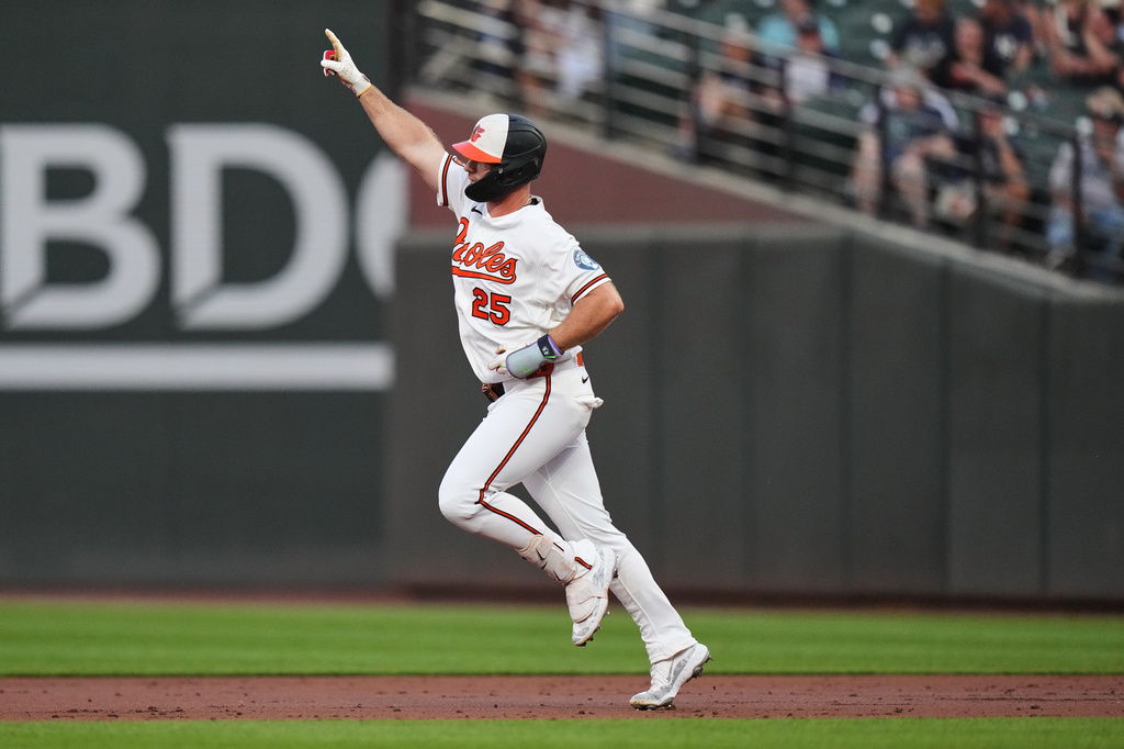 Baltimore Orioles' Pete Alonso (25) rounds the bases after hitting a home run during the third inning of a baseball game against the New York Yankees, Wednesday, Aug. 19, 2026, in Baltimore. (AP Photo/Stephanie Scarbrough)