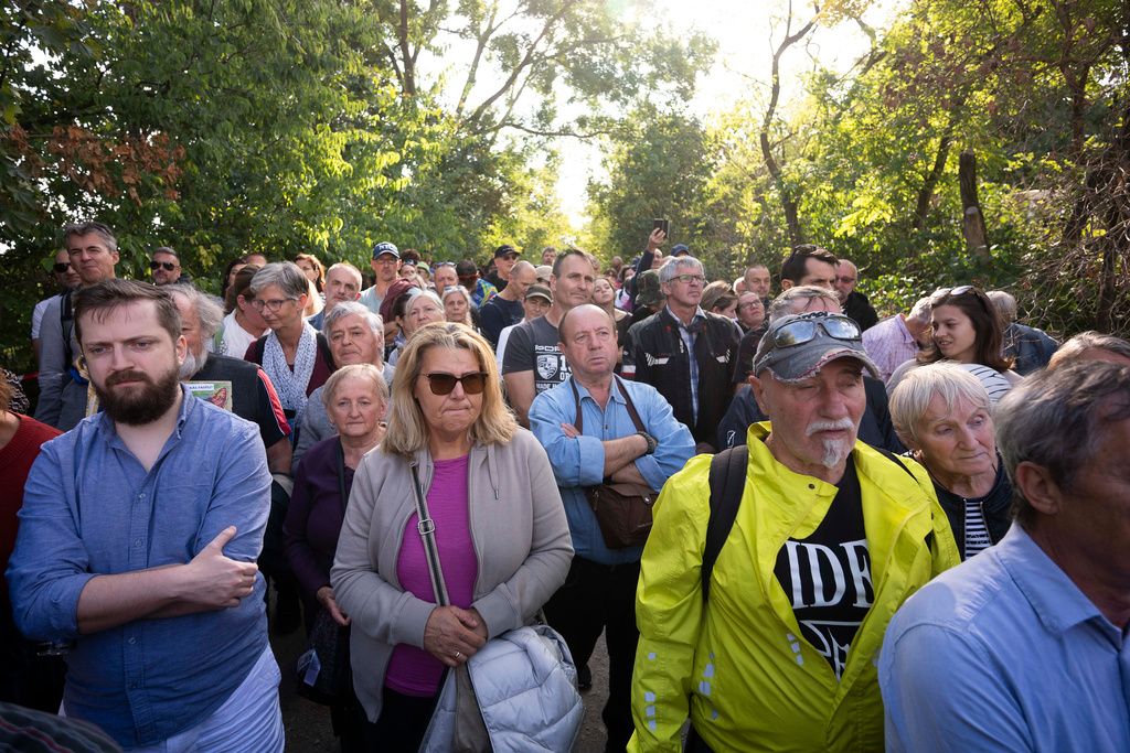 People gather to protest outside Hatvanpuszta, a country estate linked to alleged corruption involving Prime Minister Viktor Orbán, near Alcsútdoboz in Hungary, Saturday, Sept. 27, 2025. (AP Photo/Denes Erdos)
