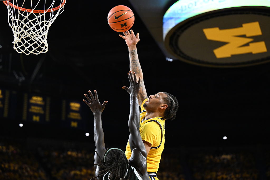 Michigan guard Roddy Gayle Jr. shoots the ball over Michigan State guard Kur Teng in the second half of an NCAA college basketball game in Ann Arbor, Mich., Sunday, March 8, 2026. (AP Photo/Lon Horwedel)