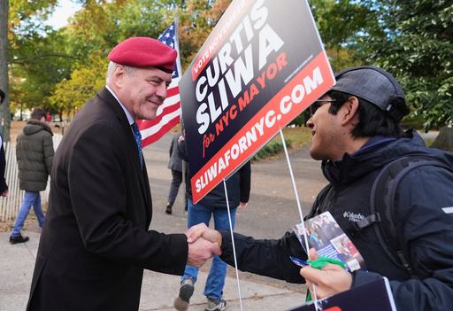 New York City mayoral candidate Curtis Sliwa, left, shakes hands with a volunteer Tuesday, Oct. 28, 2025, in the Queens borough of New York. (AP Photo/Frank Franklin II) New York City mayoral candidate Curtis Sliwa, left, shakes hands with a volunteer Tuesday, Oct. 28, 2025, in the Queens borough of New York. (AP Photo/Frank Franklin II)