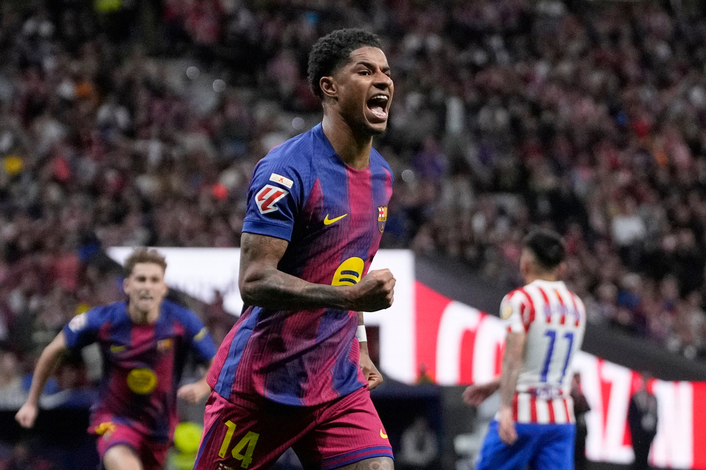 Barcelona's Marcus Rashford celebrates after scoring his sides first goal during a La Liga soccer match between Atletico Madrid and Barcelona in Madrid, Spain, Saturday, April 4, 2026. (AP Photo/Bernat Armangue)