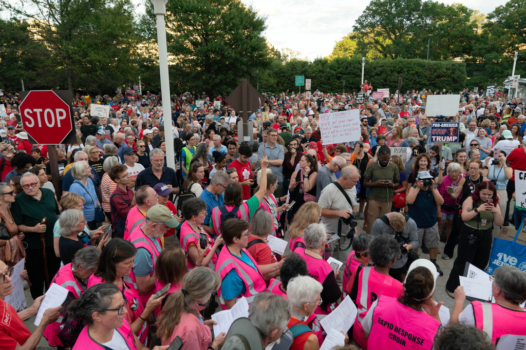 People rally against the closing of the John F. Kennedy Center for the Performing Arts on Friday, Sept. 18, 2026, in Washington. ( (AP Photo/Jose Luis Magana)