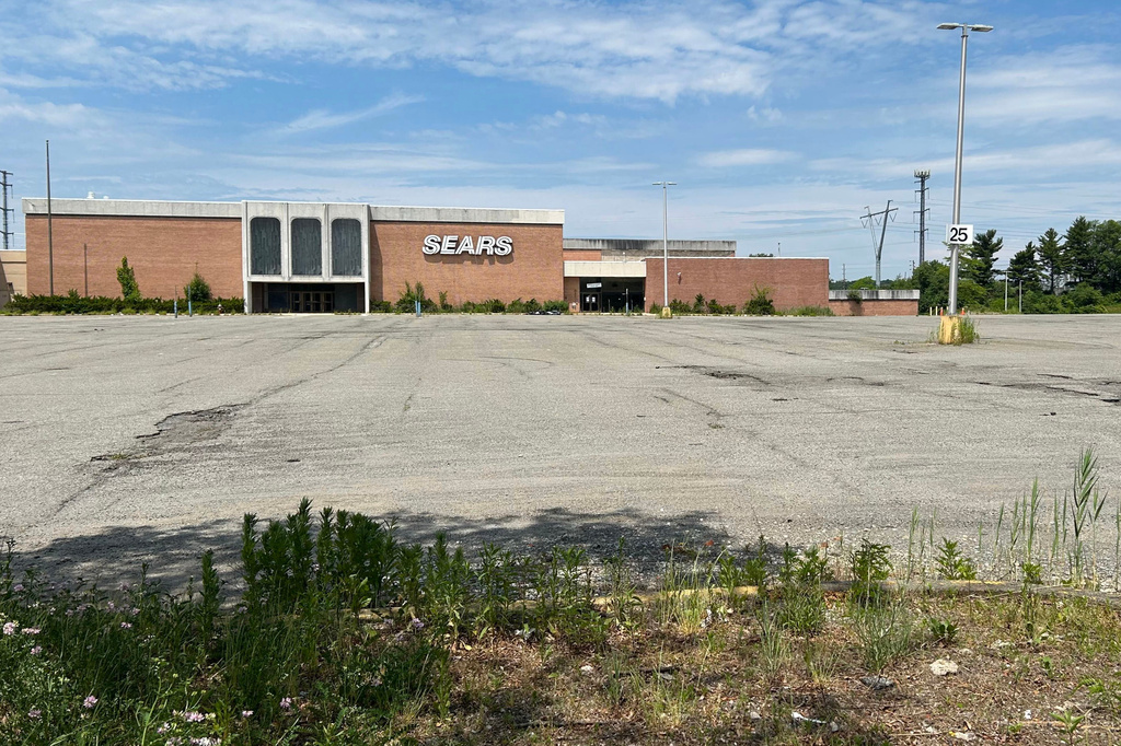 A shuttered Sears store at the Livingston Mall in Livingston, New Jersey, June 6, 2026, which opened in 1972 and is now eerily quiet. Its last store tenant Barnes & Noble is slated to relocate later this summer. (AP Photo/ Anne D'Innocenzio)