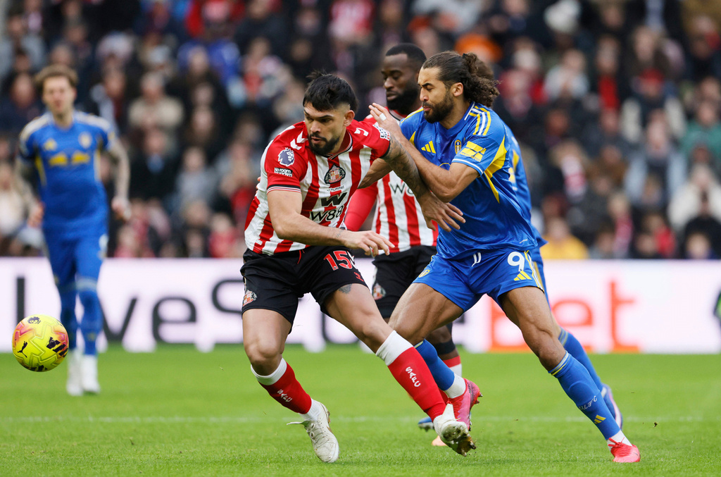 Sunderland's Omar Alderete battles for the ball against Leeds United's Dominic Calvert-Lewin, right, during the English Premier League soccer match in Sunderland, England, Sunday, Dec. 28, 2025. (Owen Humphreys/PA via AP)