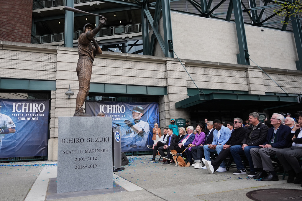 A broken bat is seen on the statue of former Seattle Mariners right fielder Ichiro Suzuki during an unveiling ceremony outside of T-Mobile Park, Friday, April 10, 2026, in Seattle. (AP Photo/Lindsey Wasson)