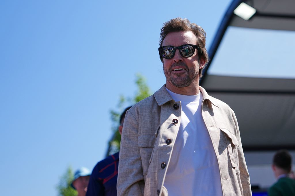 Aston Martin driver Fernando Alonso of Spain arrives at the track ahead of the Australian Formula One Grand Prix at Albert Park, in Melbourne, Australia, Thursday, March 5, 2026. (AP Photo/Asanka Brendon Ratnayake)
