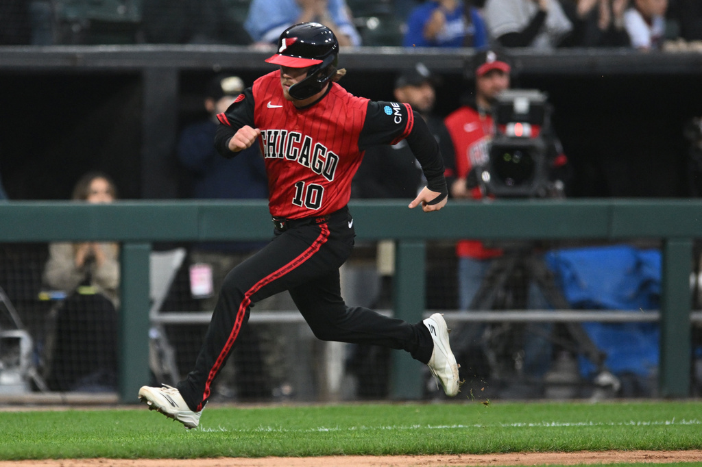 Chicago White Sox's Chase Meidroth runs to home plate while scoring on a Tristan Peters two-run single during the third inning of a baseball game against the Kansas City Royals in Chicago, Friday, June 26, 2026. (AP Photo/Paul Beaty)
