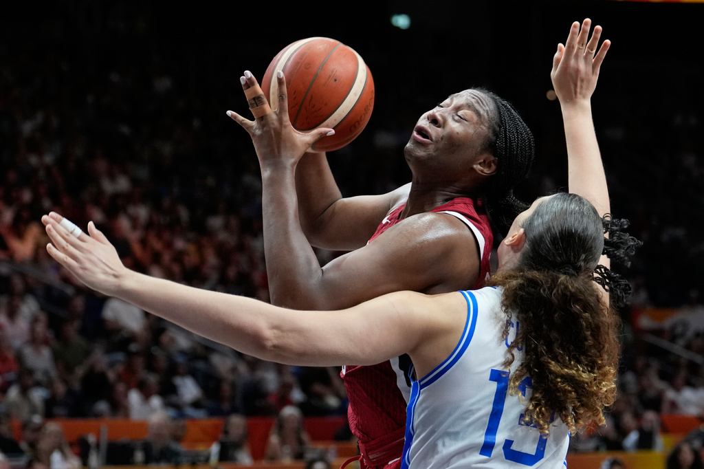Aliyah Boston, of the United States, shoots over Italy's Lorela Cubaj during the Women's Basketball World Cup match between the United States and Italy in Berlin, Sunday, Sept. 6, 2026. (AP Photo/Ebrahim Noroozi)