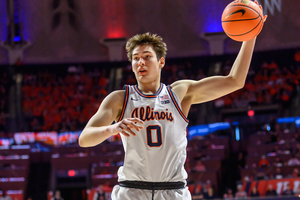 Illinois' David Mirkovic catches a pass during the first half of an NCAA college basketball game against Indiana, Sunday, Feb. 15, 2026, in Champaign, Ill. (AP Photo/Craig Pessman)
