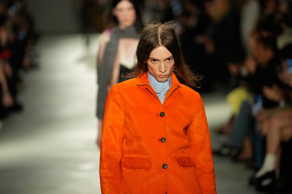 A model wears a creation part of the N21 women's Spring-Summer 2026 collection, that was presented in Milan, Italy, Wednesday, Sept. 24, 2025. (AP Photo/Luca Bruno).