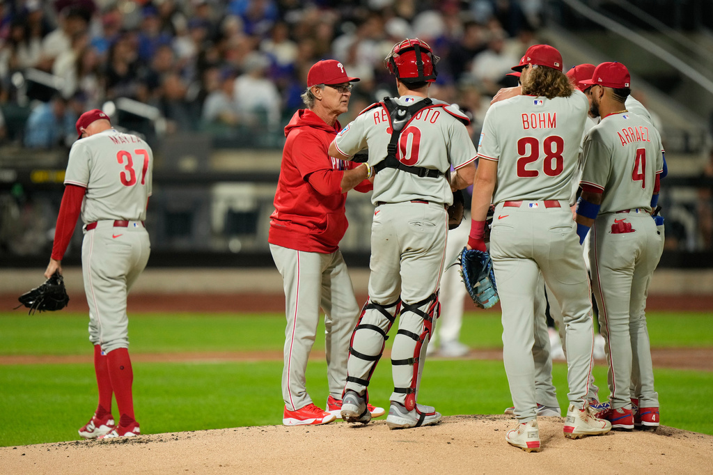 Philadelphia Phillies interim manager Don Mattingly, second from left, pulls pitcher Tim Mayza, left, out of the game during the first inning of a baseball game against the New York Mets, Friday, Sept. 18, 2026, in New York. (AP Photo/Seth Wenig)