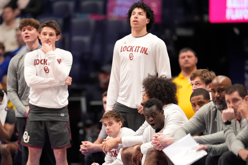The Oklahoma bench watches play against Arkansas during the second half of an NCAA college basketball game in the quarterfinal round of the Southeastern Conference tournament, Friday, March 13, 2026, in Nashville, Tenn. (AP Photo/George Walker IV)