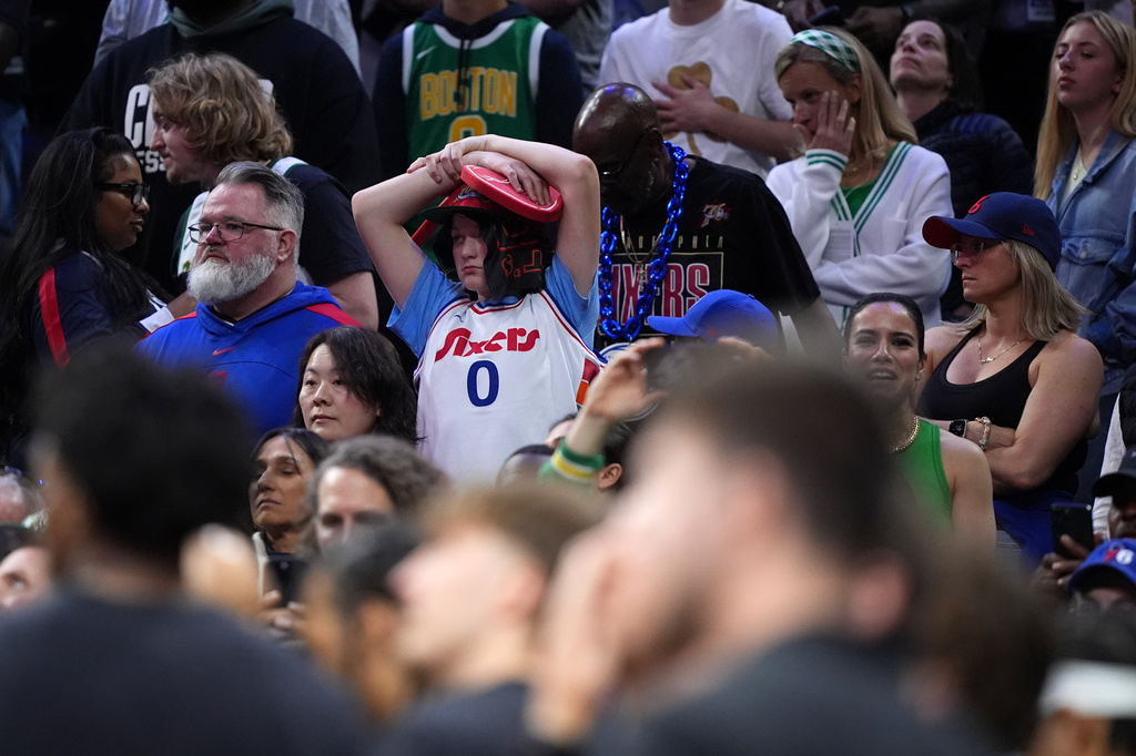 A Philadelphia 76ers' fan reacts during final minute of Game 3 against the Boston Celtics in a first-round NBA playoffs basketball series Friday, April 24, 2026, in Philadelphia. (AP Photo/Matt Slocum)
