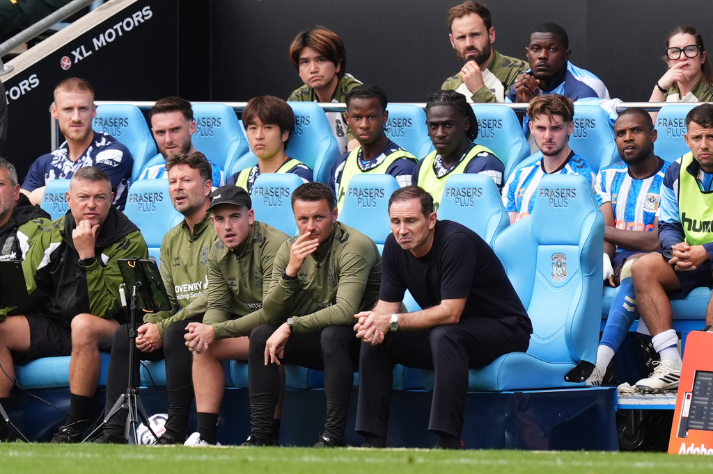 Coventry City manager Frank Lampard, centre right, reacts during the English Premier League soccer match between Coventry City and Brighton and Hove Albion in Coventry, England, Sunday Sept. 13, 2026. (Mike Egerton/PA via AP)