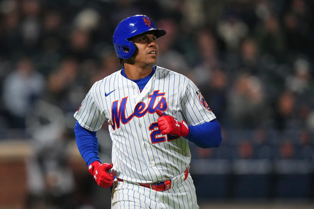 New York Mets' Juan Soto reacts after hitting a line out during the third inning of a baseball game against the Minnesota Twins Wednesday, April 22, 2026, in New York. (AP Photo/Frank Franklin II)
