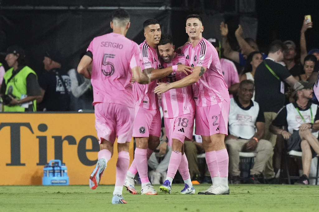 Inter Miami defender Jordi Alba (18) celebrates after scoring a goal during the first half of an MLS soccer match against the Los Angeles Galaxy, Saturday, Aug. 16, 2025, in Fort Lauderdale, Fla. (AP Photo/Lynne Sladky)