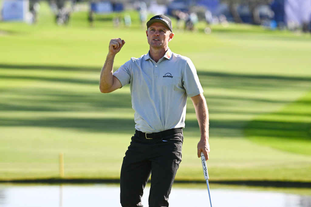 Justin Rose, of England, celebrates on the 18th green after winning the Farmers Insurance Open golf tournament Sunday, Feb. 1, 2026, at Torrey Pines in San Diego. (AP Photo/Denis Poroy)