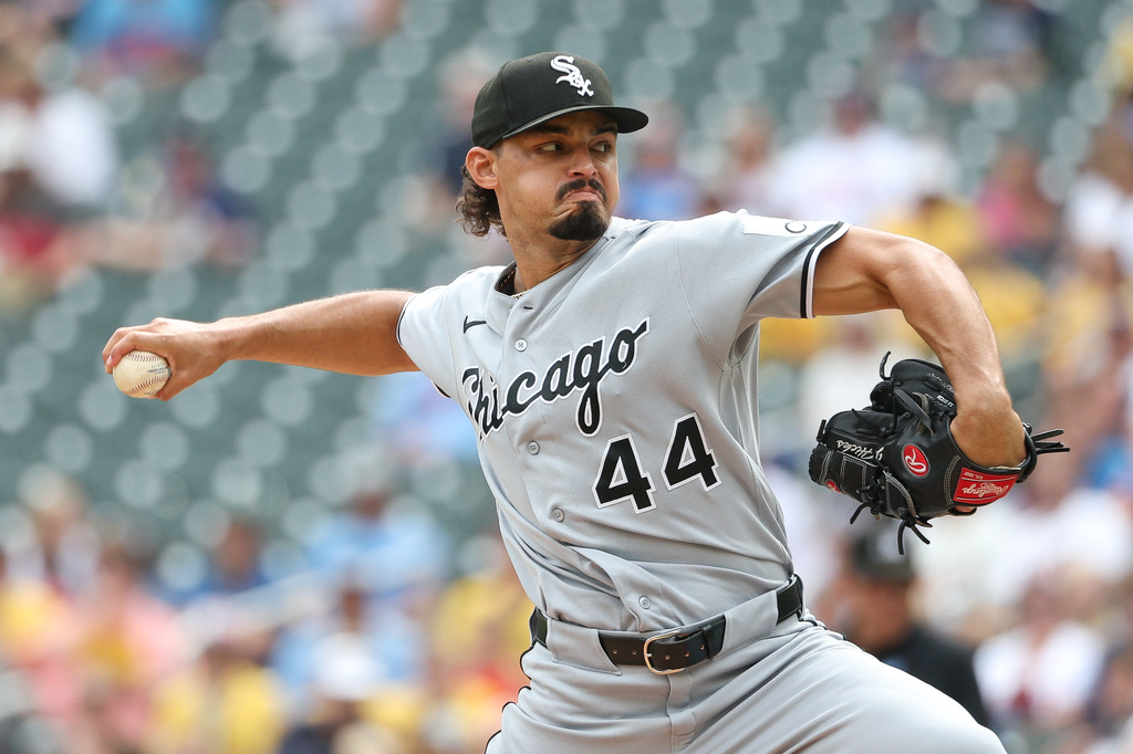 Chicago White Sox starting pitcher Jordan Hicks delivers against the Minnesota Twins during the first inning of a baseball game, Sunday, Aug. 30, 2026, in Minneapolis. (AP Photo/Matt Krohn)